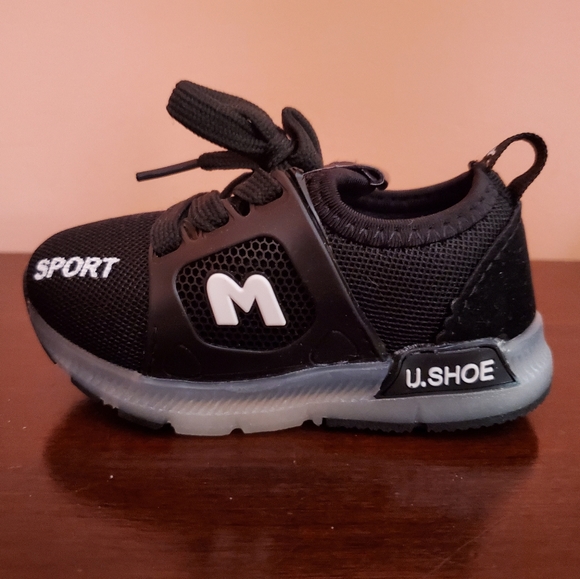 LED Black Toddler/Baby Tennis Shoes - Size 2 - Picture 3 of 6